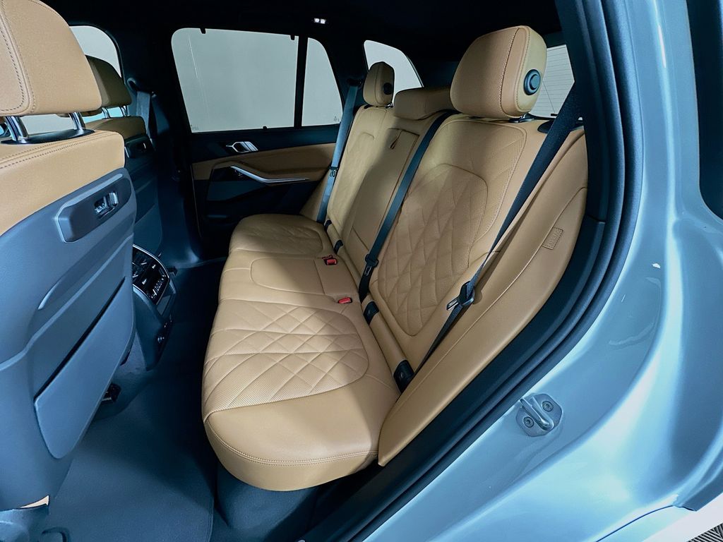 Thumbnail: 2026 BMW X5 - 17