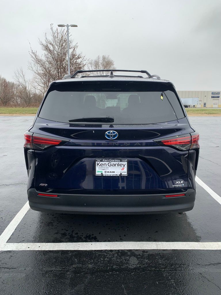 2022 Toyota Sienna XLE 4