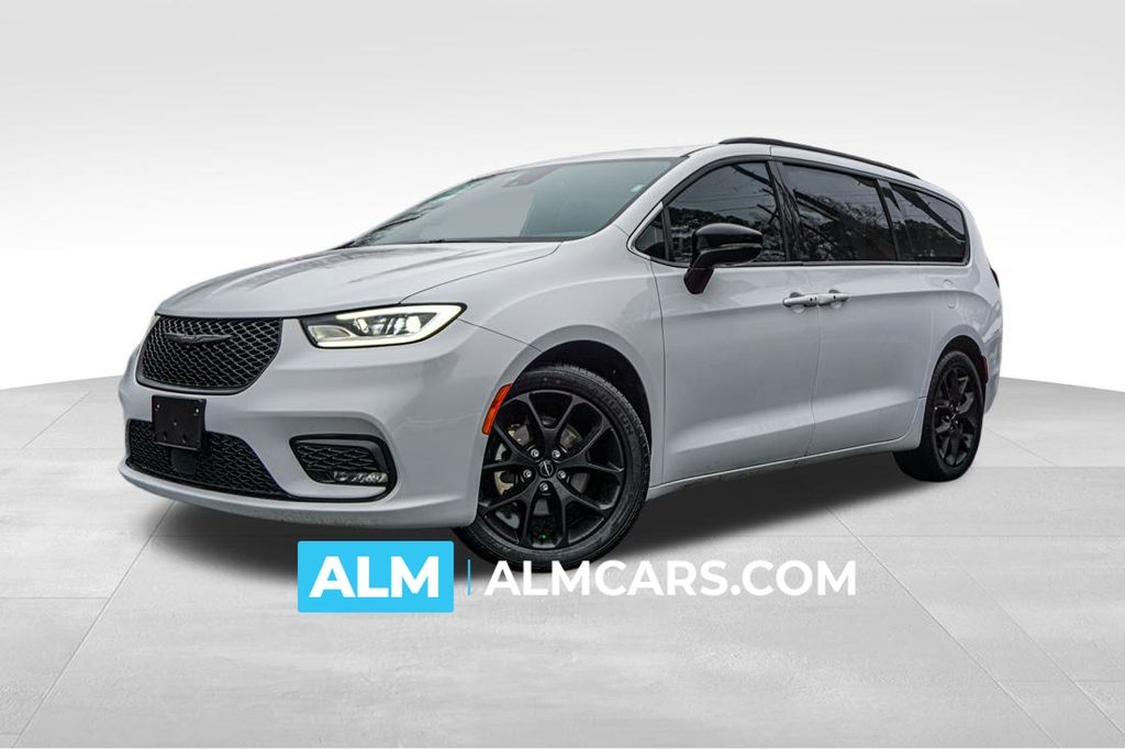 2025 Chrysler Pacifica Limited's photo