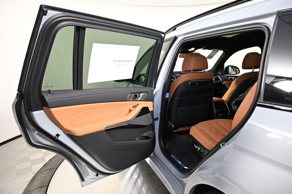Thumbnail: 2026 BMW X7 - 23