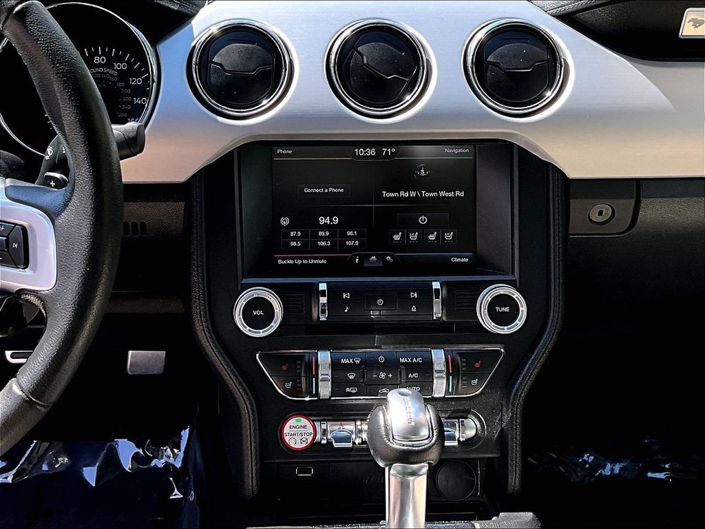 2015 Ford Mustang — photo 18