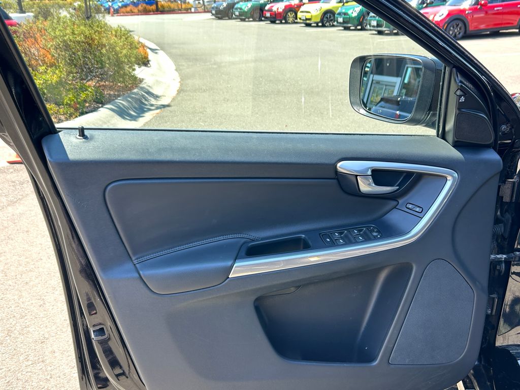 Thumbnail: 2016 Volvo XC60 - 11
