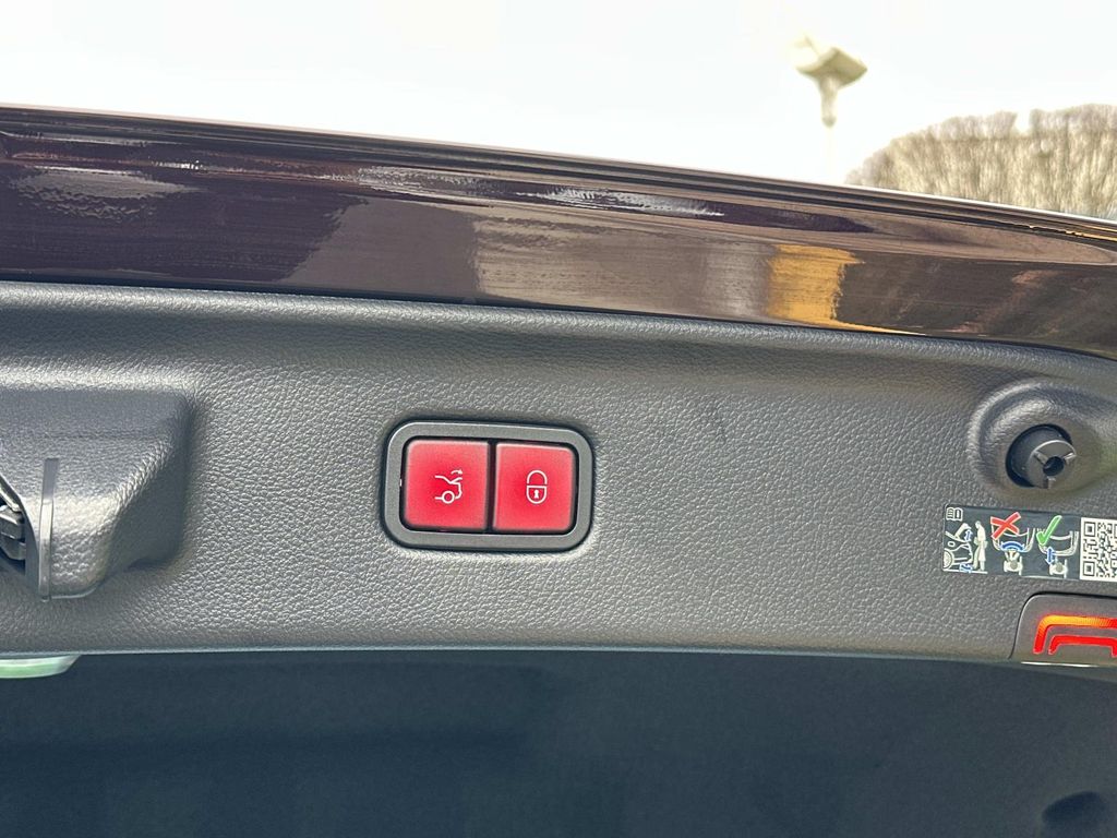 Thumbnail: 2023 Mercedes-Benz S-Class - 29