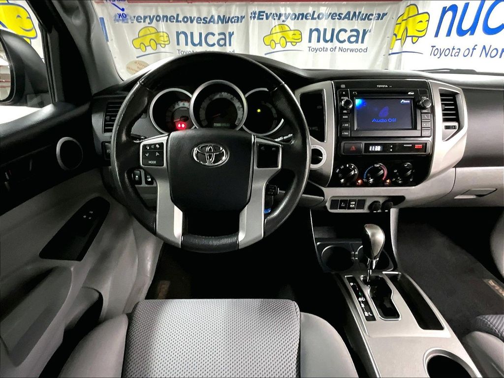2013 Toyota Tacoma — photo 17
