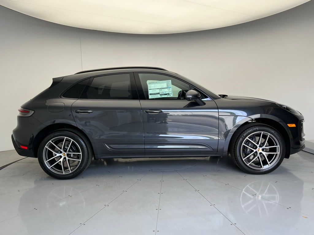 Thumbnail: 2025 Porsche Macan - 23