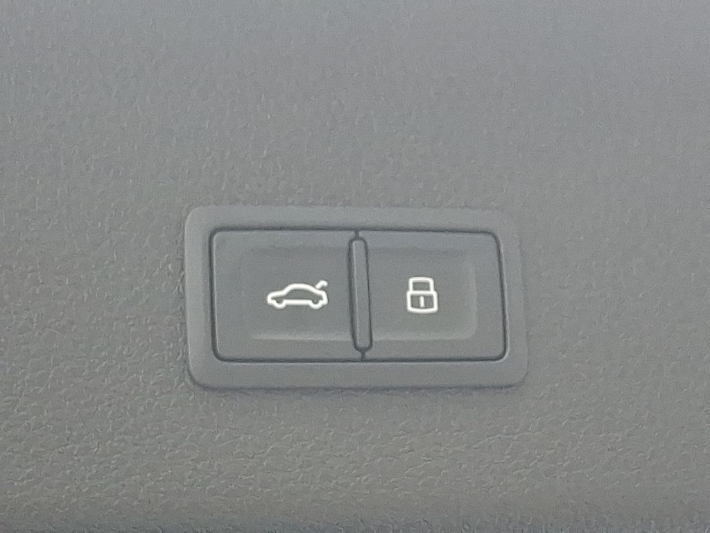 Thumbnail: 2023 Audi e-tron GT - 29