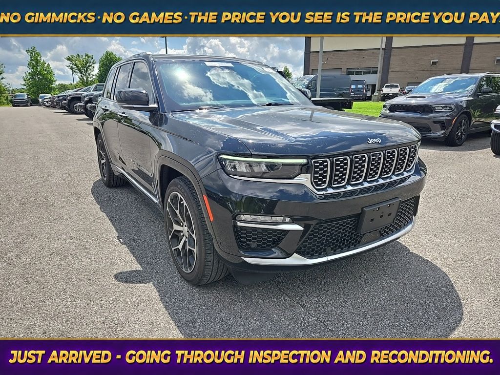 Diamond Black Crystal Pearlcoat 2023 Jeep Grand Cherokee SUV / Crossover Four-Wheel Drive 8-Speed Automatic