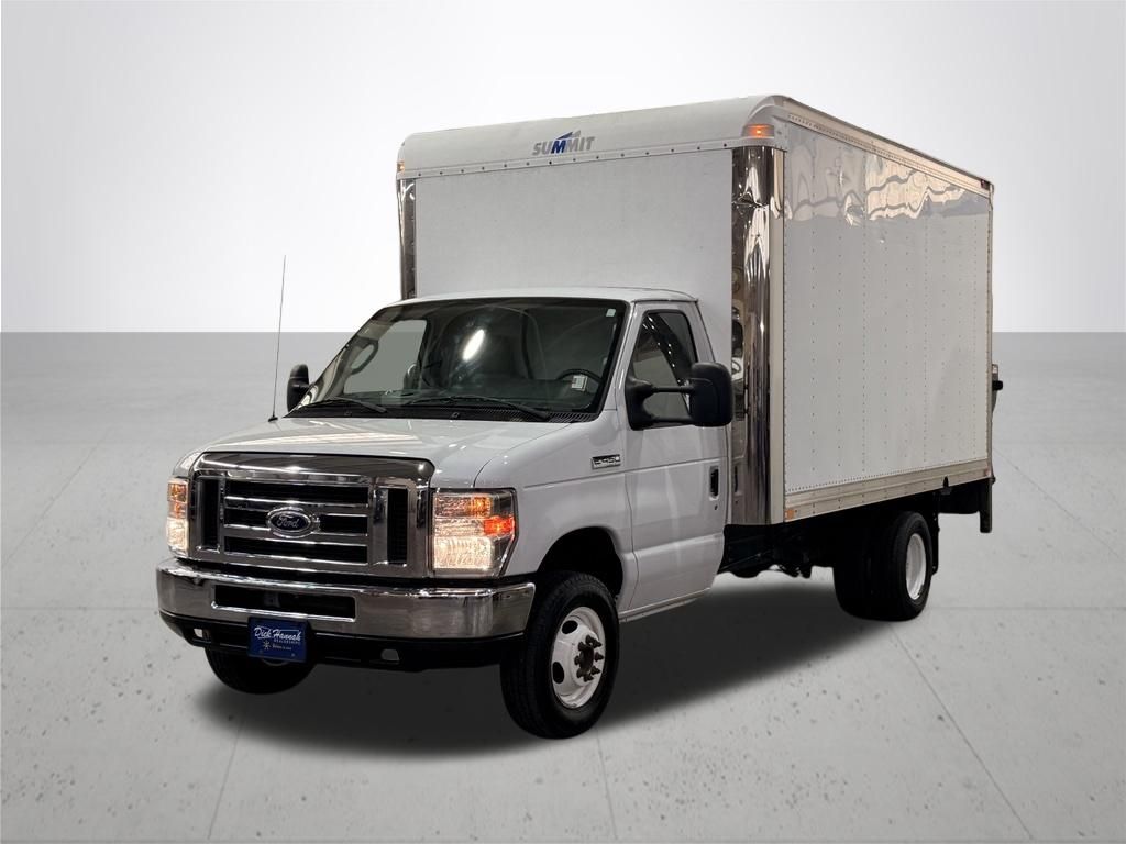 2016 Ford E-450SD Base