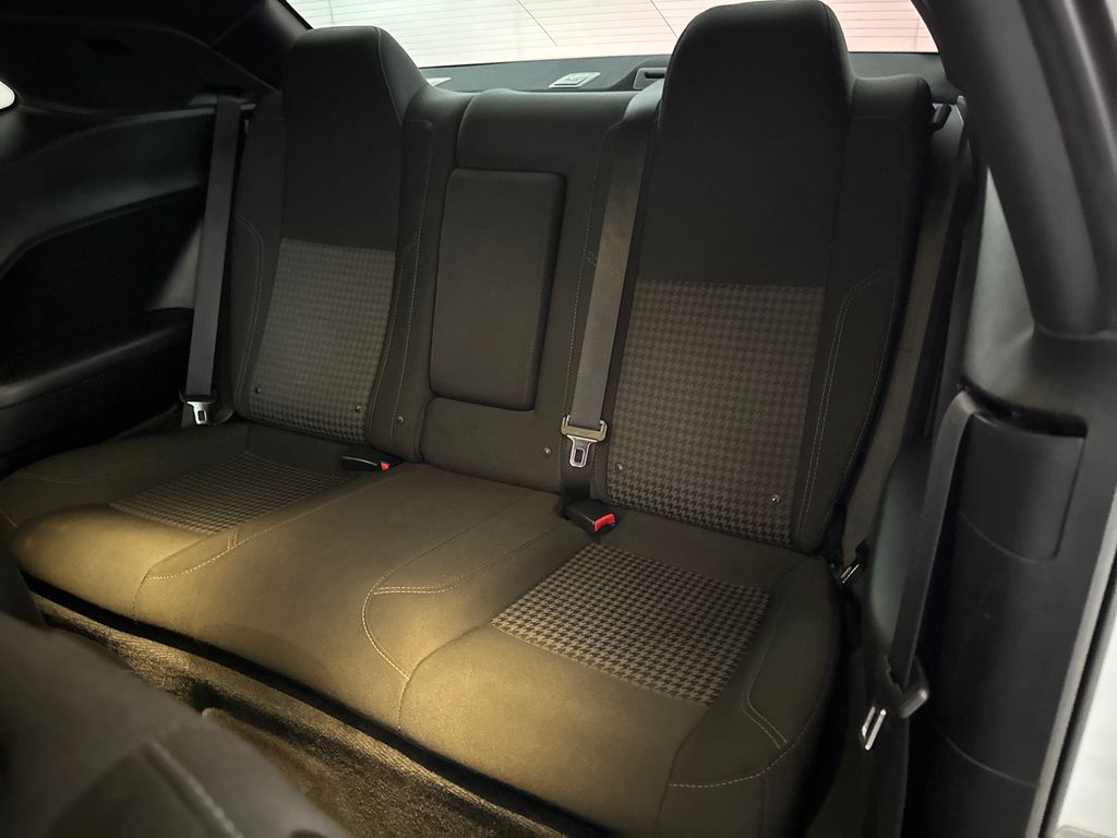 Used 2016 White Dodge SXT image 28