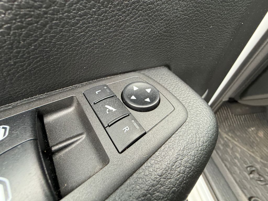 Certified Used 2021 White Ram Big Horn/Lone Star image 41