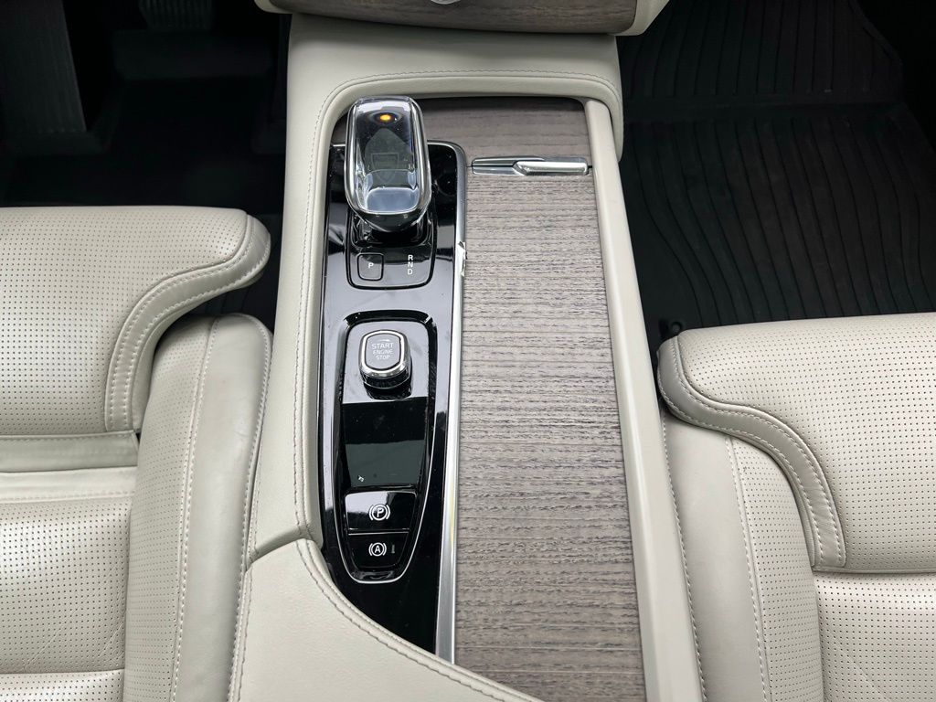 Thumbnail: 2022 Volvo XC90 - 12