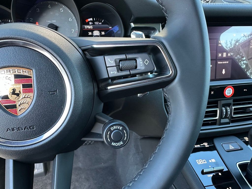 Thumbnail: 2026 Porsche Macan - 18