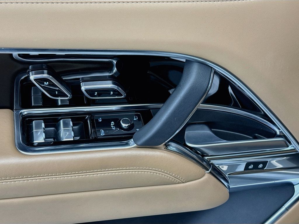 Thumbnail: 2024 Land Rover Range Rover - 22