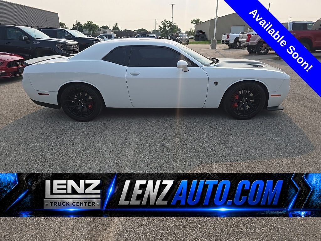 Bright White Clearcoat 2016 Dodge Challenger Coupe Rear-Wheel Drive 6-Speed Manual