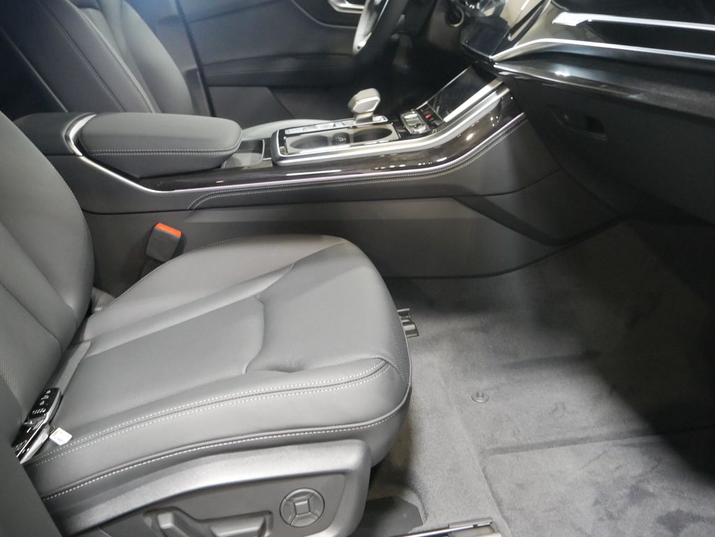 Thumbnail: 2026 Audi Q7 - 26