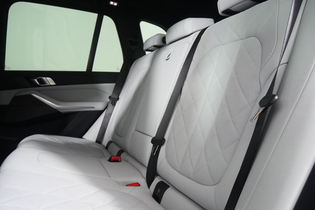 Thumbnail: 2026 BMW X5 - 15