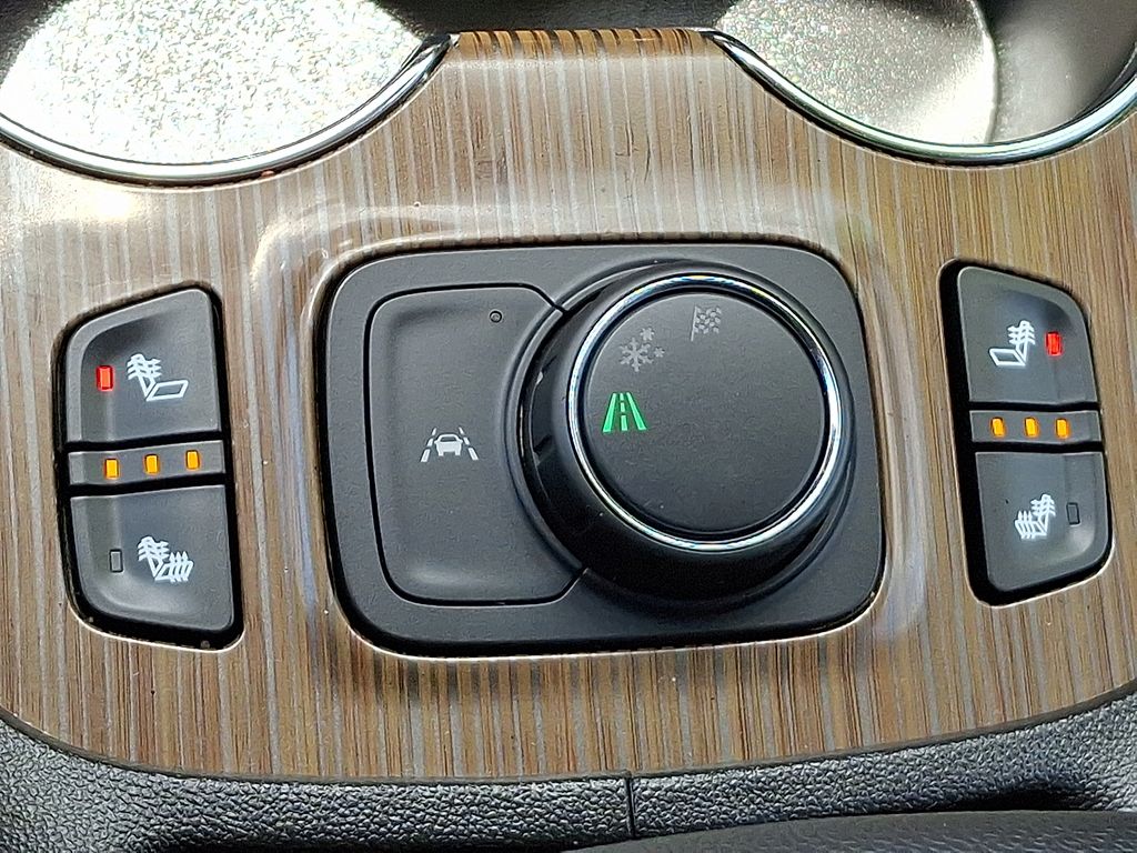Thumbnail: 2023 GMC Acadia - 26