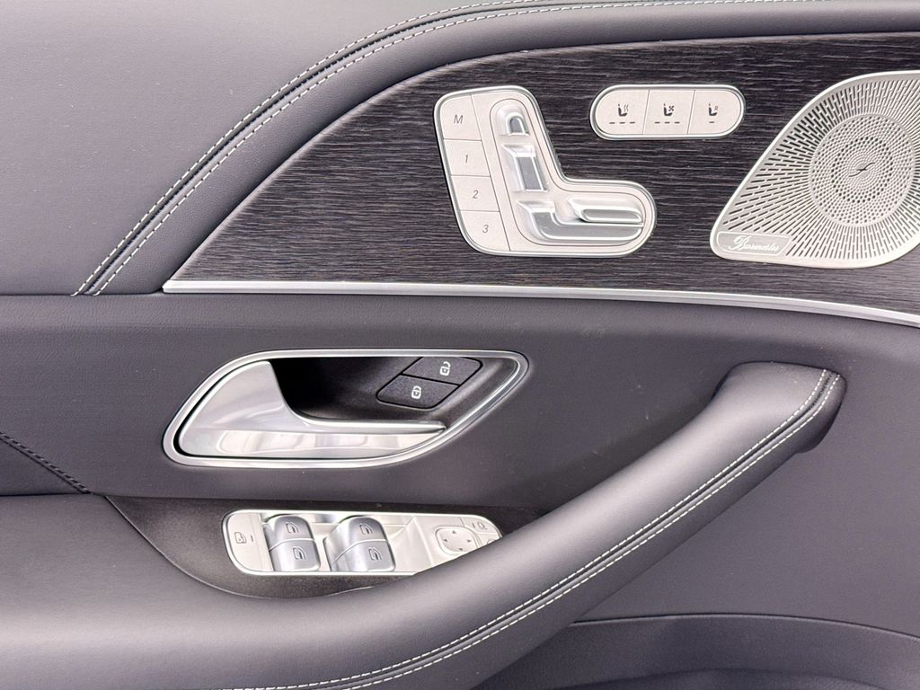 Thumbnail: 2026 Mercedes-Benz GLE - 22