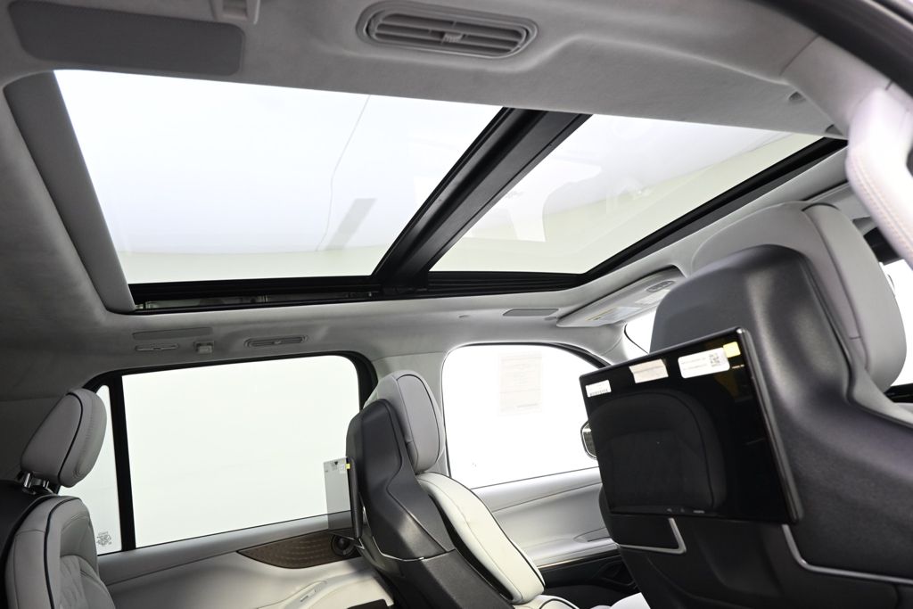 New 2026 White Lincoln Black Label image 17