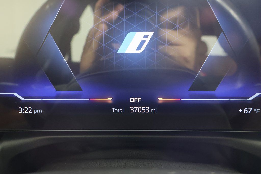 Thumbnail: 2023 BMW i4 - 17