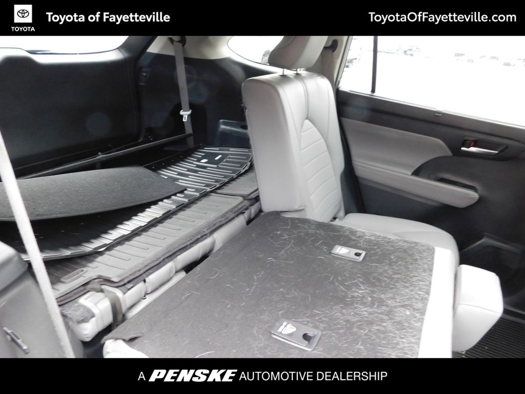 Thumbnail: 2022 Toyota Highlander - 5