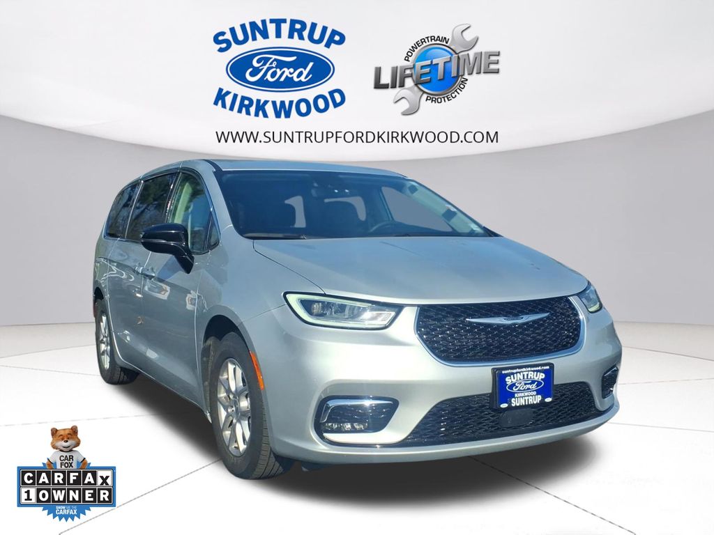 Silver Mist Clearcoat 2024 Chrysler Pacifica Touring L FWD Minivan Front-Wheel Drive 9-Speed Automatic