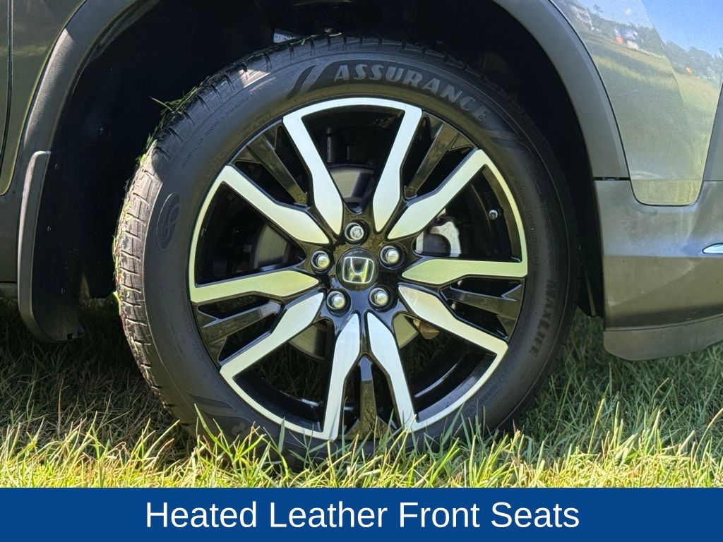 2020 Honda Pilot Touring w/Rear Captain's Chairs