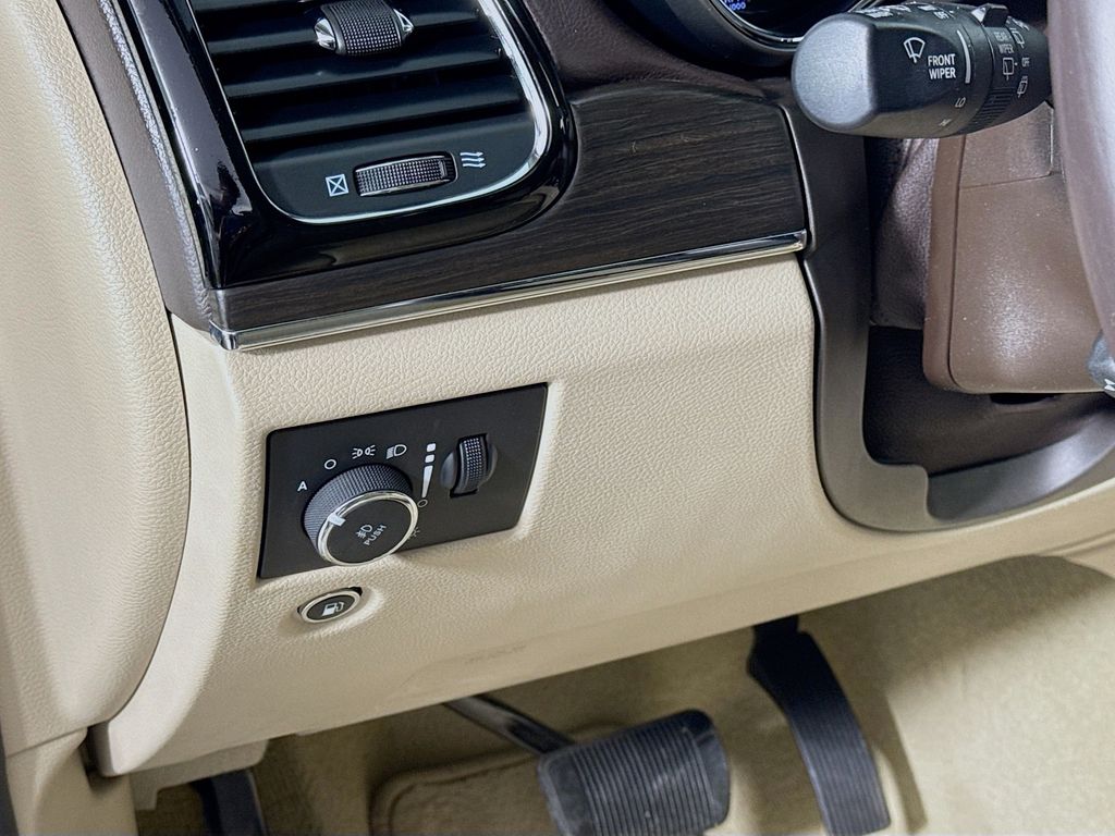 Thumbnail: 2020 Jeep Grand Cherokee - 10