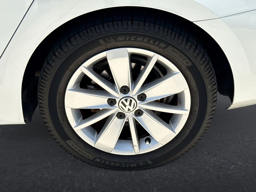 Thumbnail: 2015 Volkswagen Jetta - 31