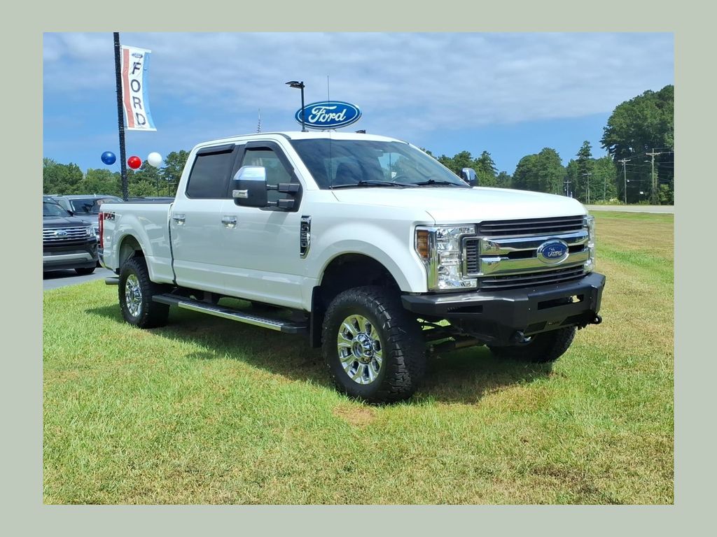 Oxford White 2018 Ford F-250 Super Duty Pickup Truck Four-Wheel Drive 6-Speed Automatic