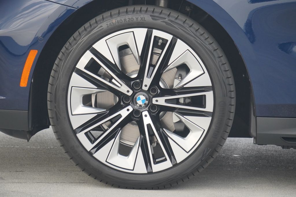 Thumbnail: 2026 BMW 5 Series - 5