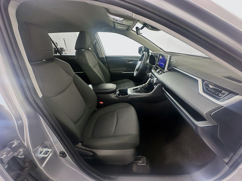 Thumbnail: 2025 Toyota RAV4 - 28