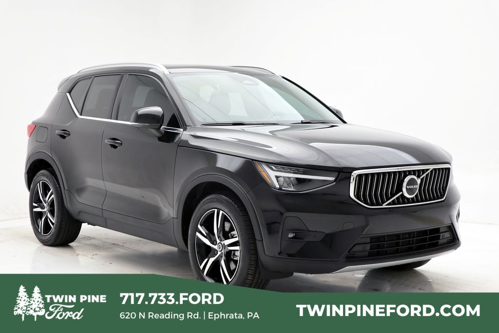 Volvo XC40 B5 Plus Bright Theme AWD