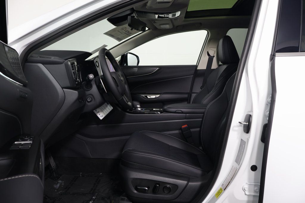 View vehicle photo 5