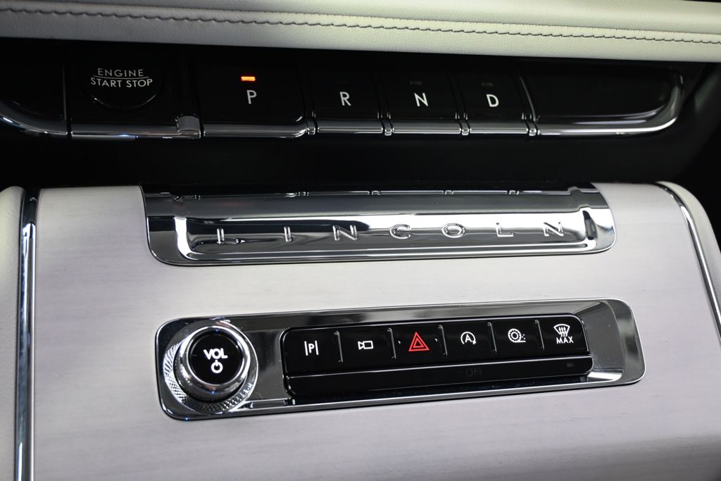 New 2026 White Lincoln Reserve image 32