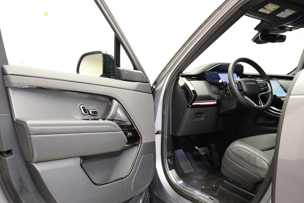 Thumbnail: 2025 Land Rover Range Rover Sport - 28