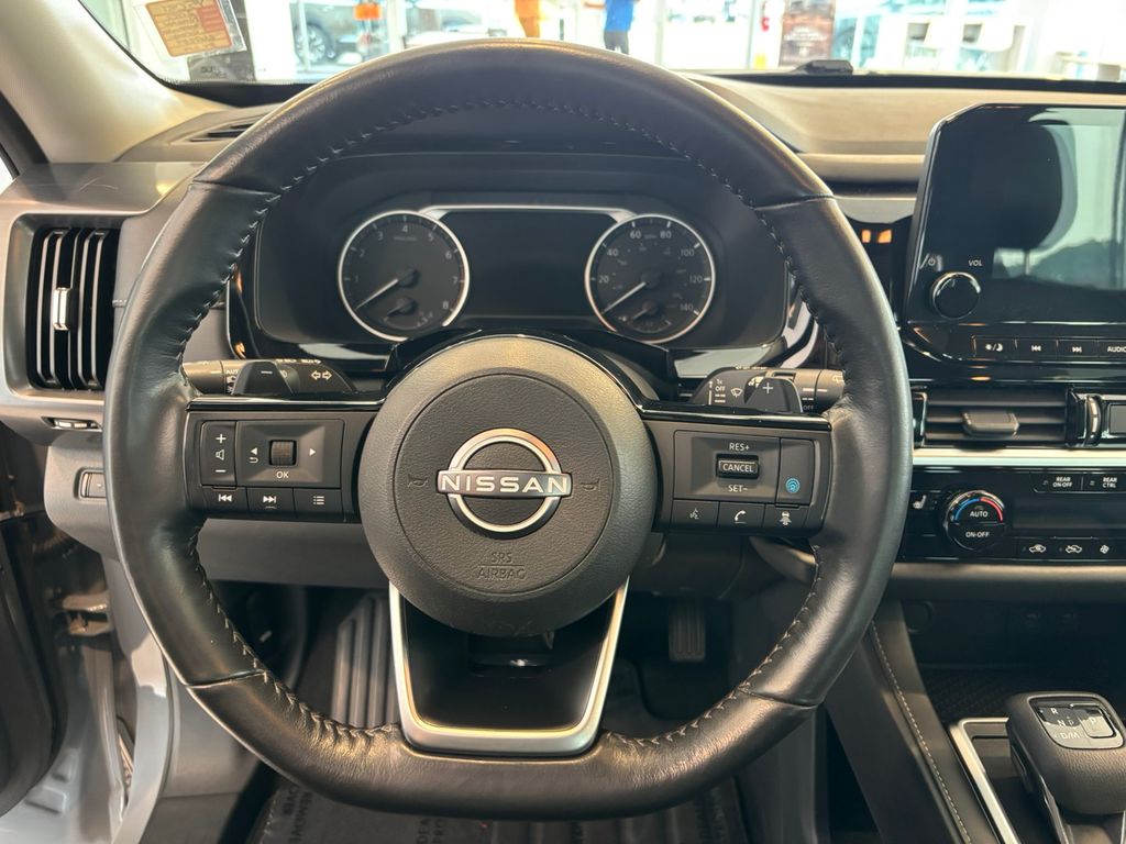 2022 Nissan Pathfinder SL