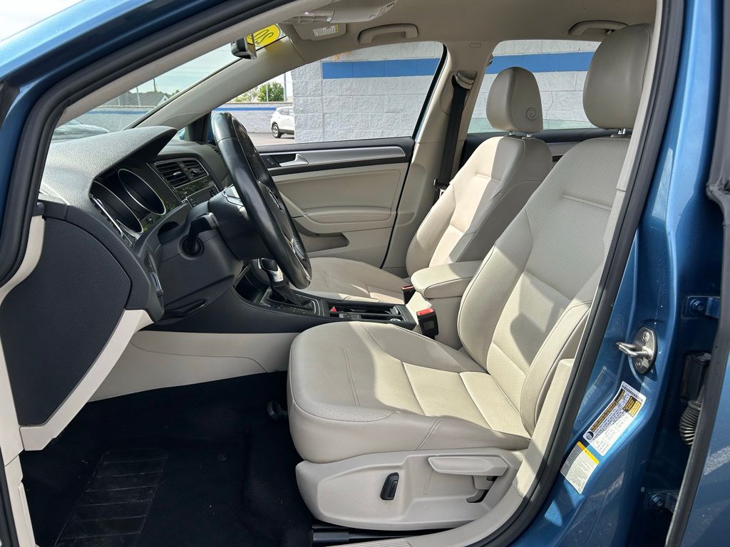 2015 Volkswagen e-Golf SEL Premium 16