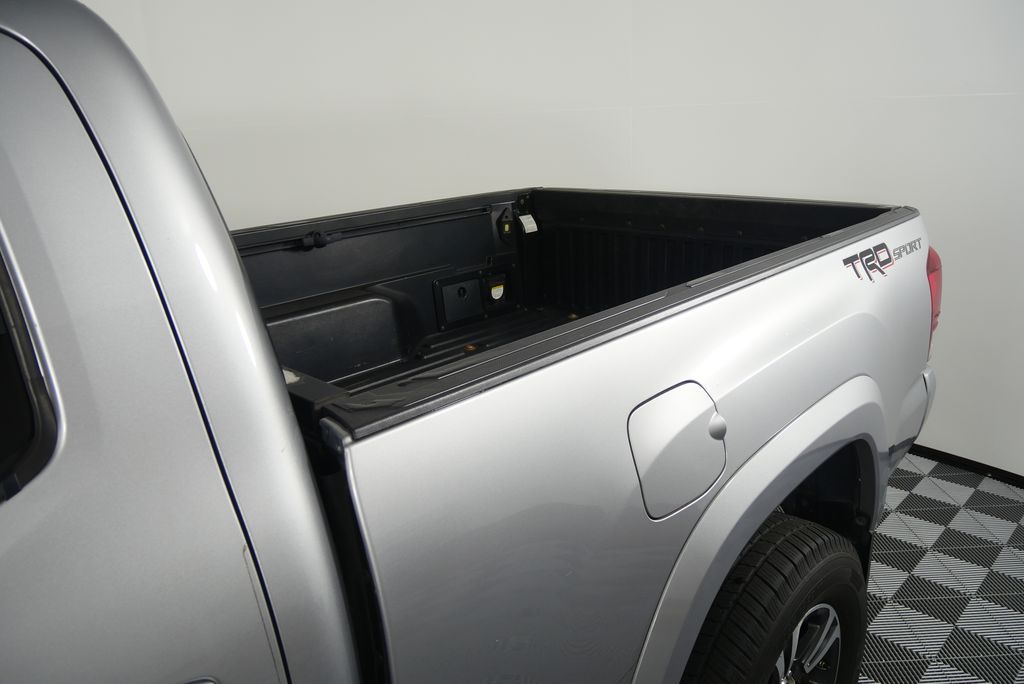 Thumbnail: 2016 Toyota Tacoma - 10