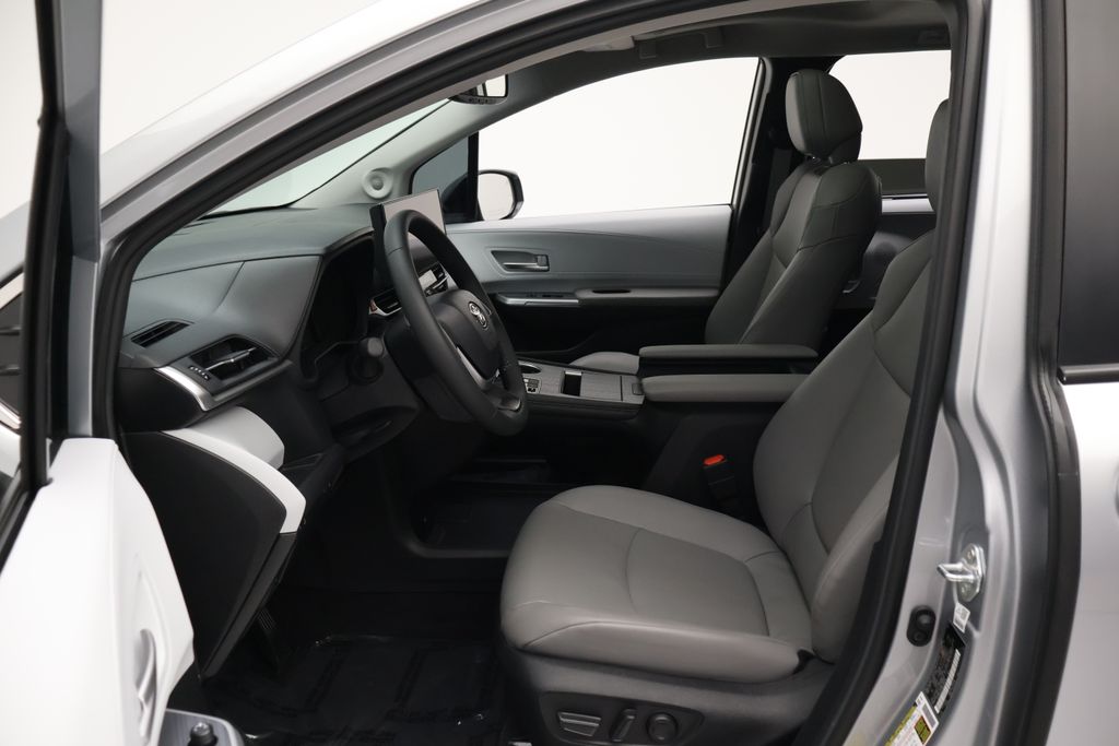 Thumbnail: 2025 Toyota Sienna - 14