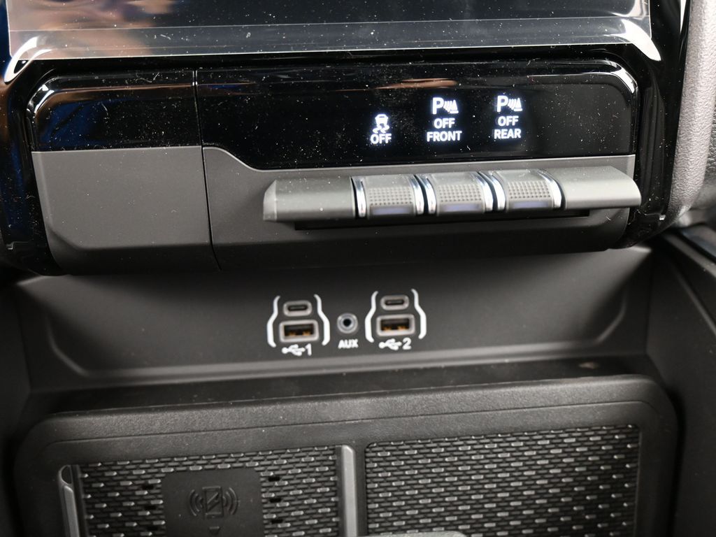 New 2026 Granite Crystal Metallic Clearcoat Ram Laramie image 21