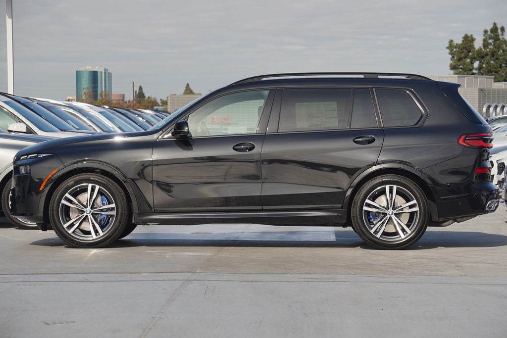 2025 BMW X7 M60i 5