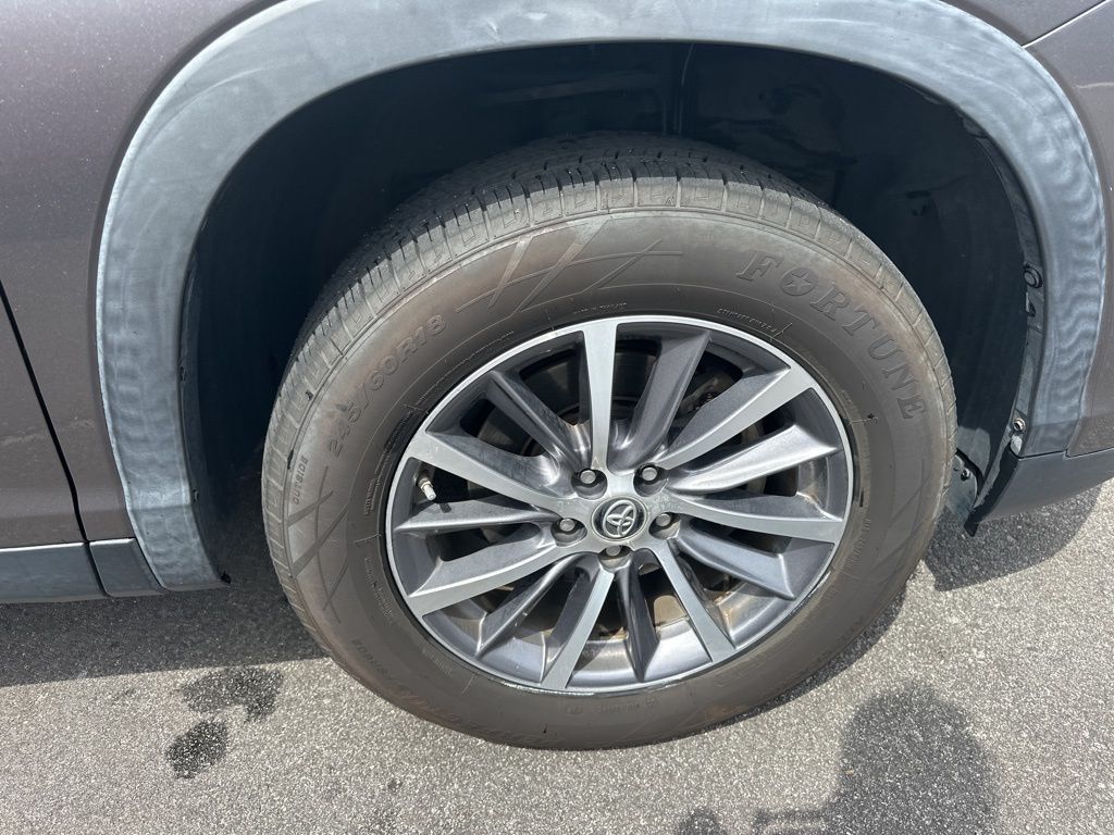 2019 Predawn Gray Mica Toyota Highlander XLE FWD SUV