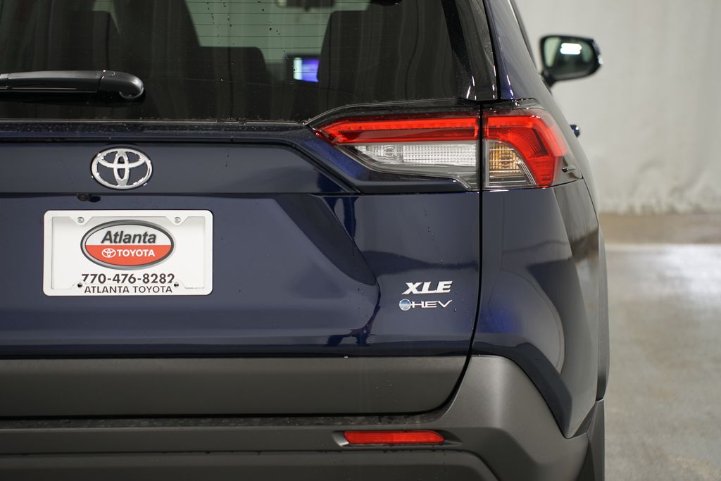2025 Toyota RAV4 XLE 10