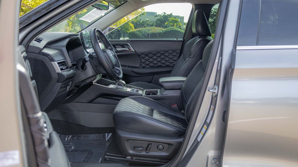 Used 2024 Mitsubishi Outlander SEL 4D Sport Utility