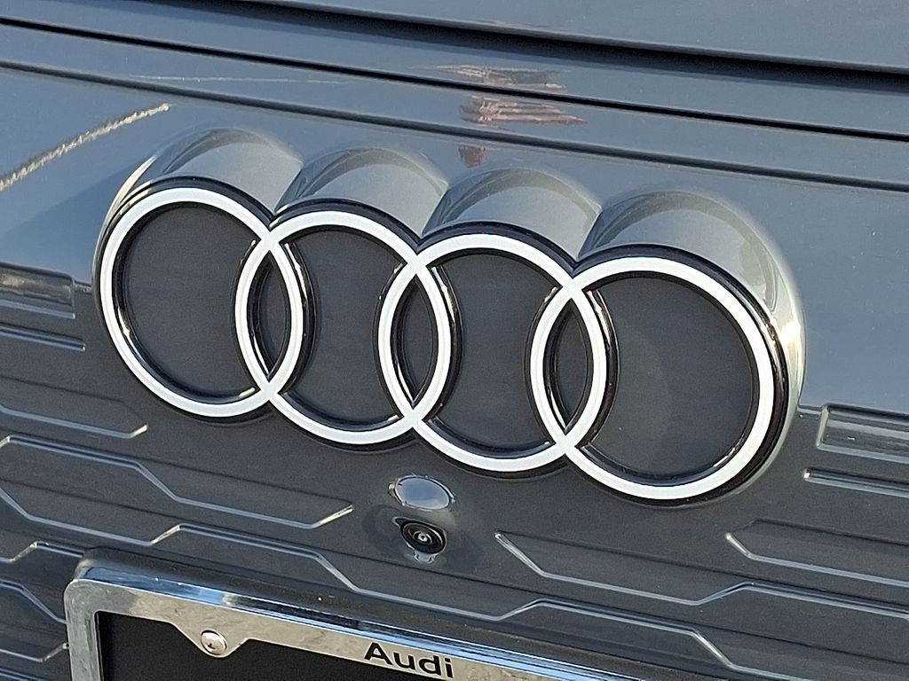 Thumbnail: 2025 Audi Q6 e-tron - 30