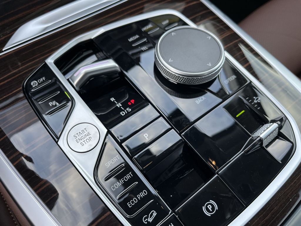 Thumbnail: 2026 BMW X7 - 20