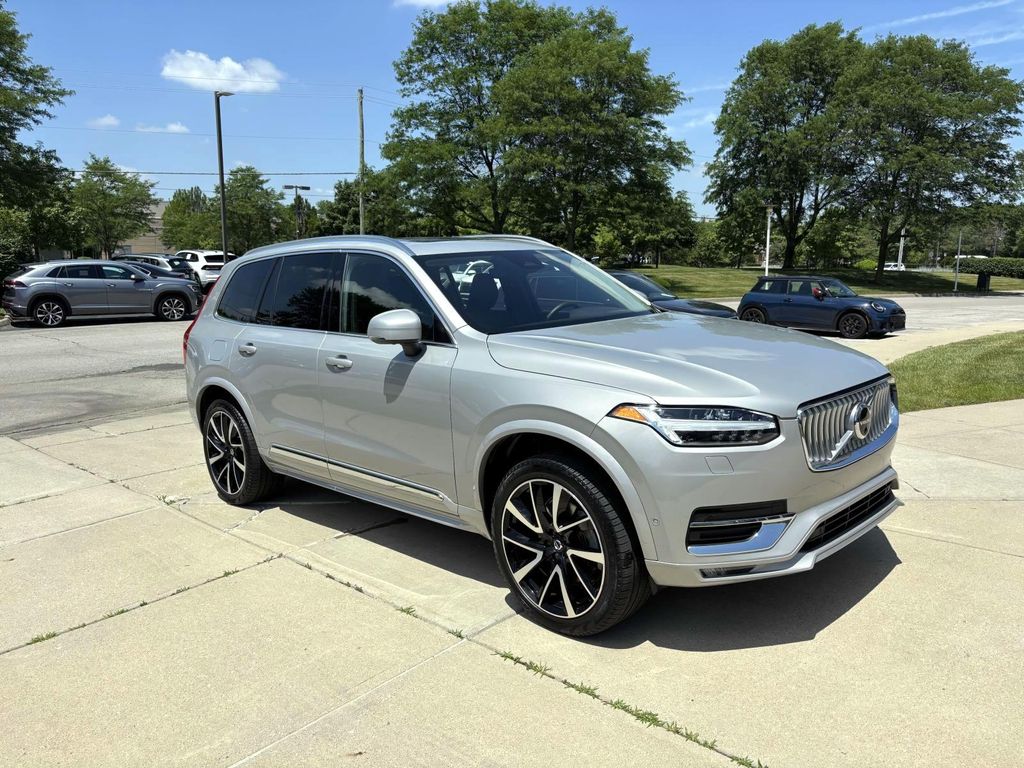 /2023 Volvo XC90