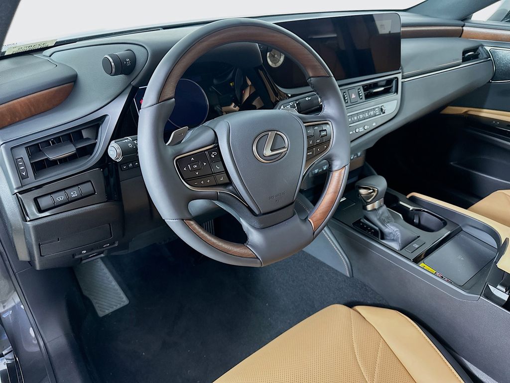 2025 Lexus ES  9