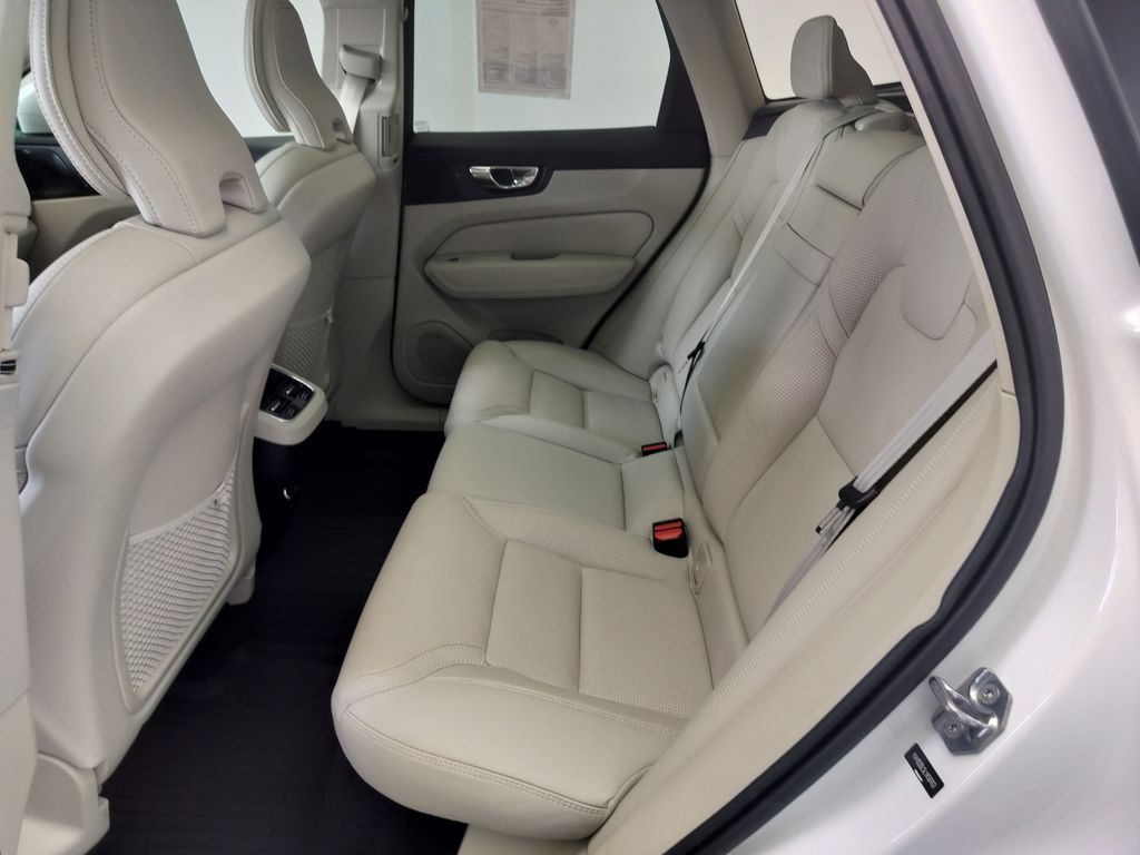 Thumbnail: 2020 Volvo XC60 - 17